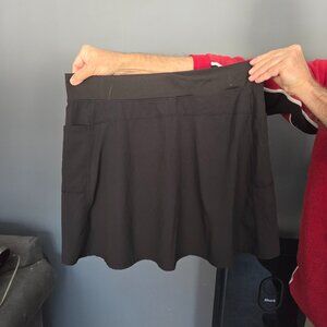 Golf skort with pockets.